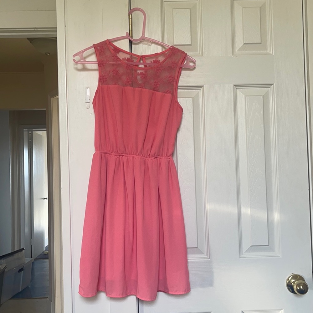 Cute pink dress size small from Forever 21!
